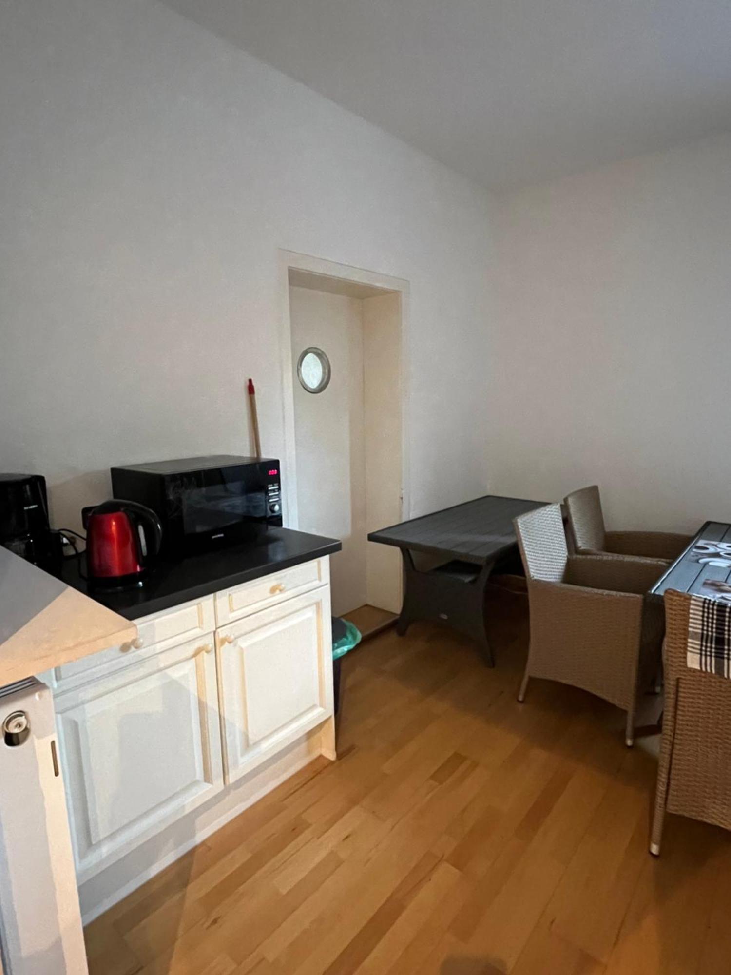 Doppelzimmer, Tv- Bad, Kuehlschrank- Parkplatz-17 Meine Buitenkant foto