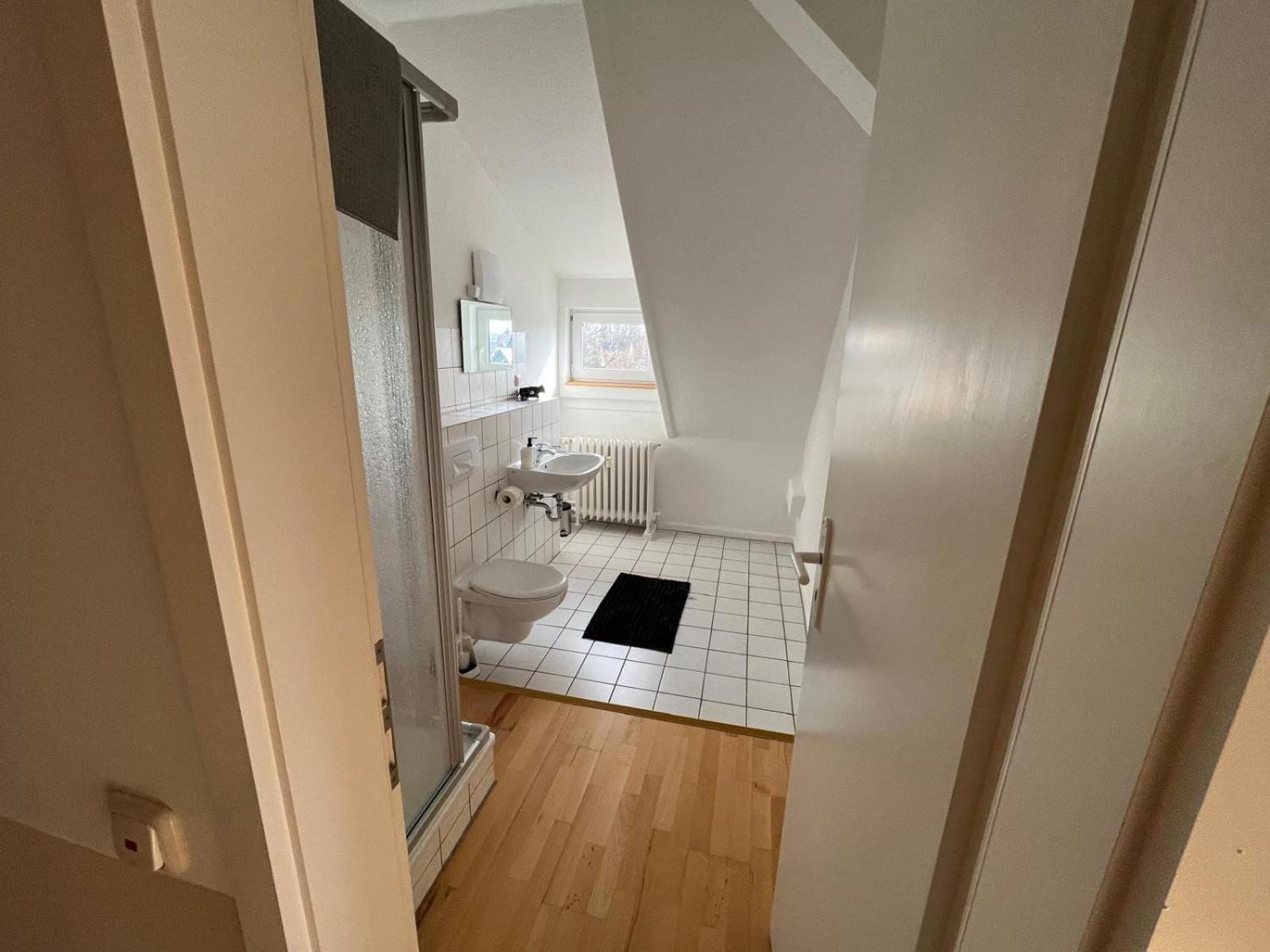 Doppelzimmer, Tv- Bad, Kuehlschrank- Parkplatz-17 Meine Kamer foto